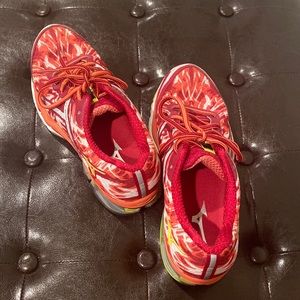Excellent condition Mizuno size 8